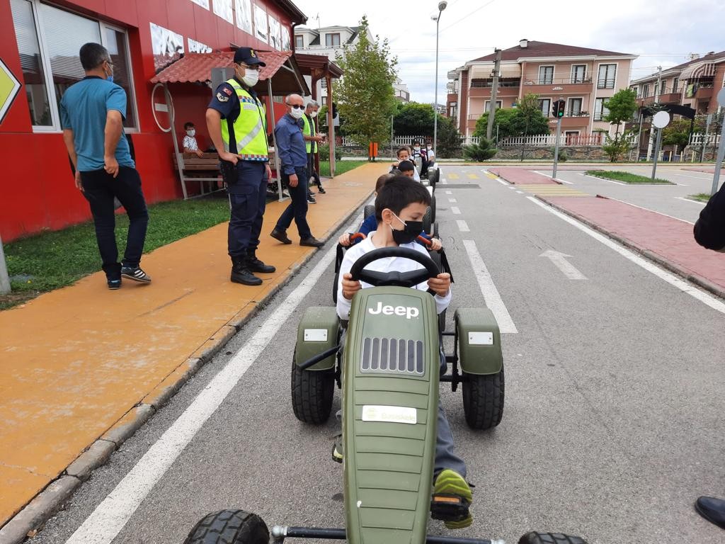 Jandarmadan öğrencilere uygulamalı trafik eğitimi #kocaeli