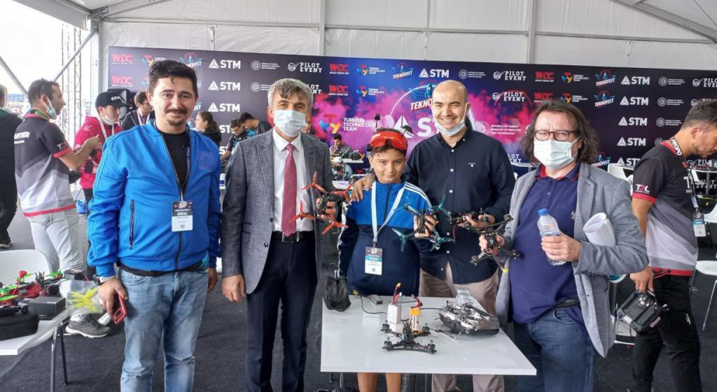 Kütahya Tasarım Teknokent, 11 yaşındaki Doruk Cengiz’le zirve yükselişini sürdürüyor #kutahya