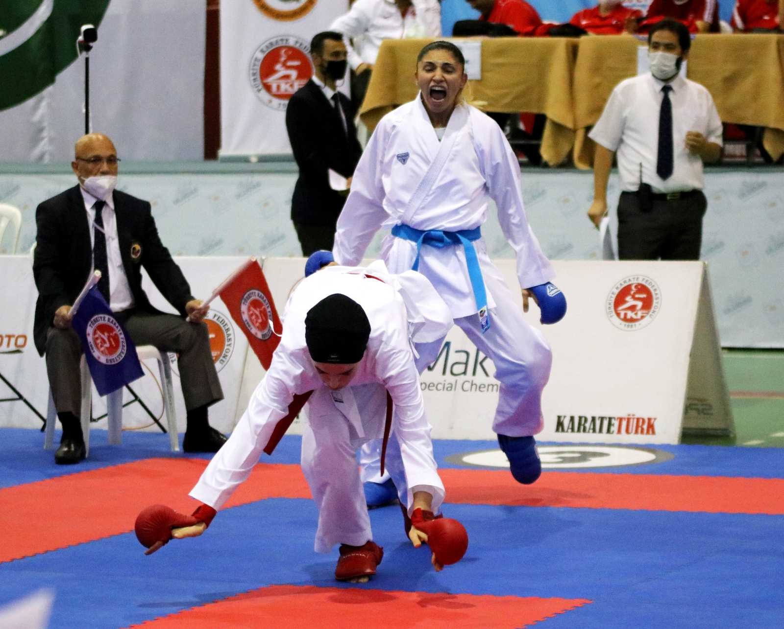 Kadın karatecilerin mücadeleleri nefes kesti #adana