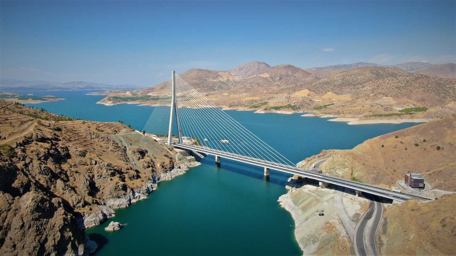 16 şehri birbirine bağlayan Kömürhan Köprüsü sürücülere kolaylık sağlıyor #elazig