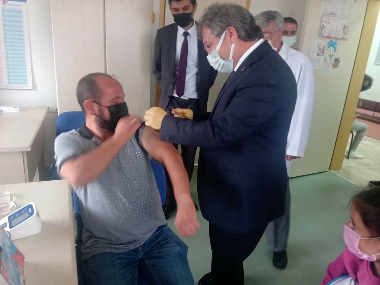 Aşı için gelen vatandaşın aşısını Sağlık Müdürü Benli yaptı #kayseri