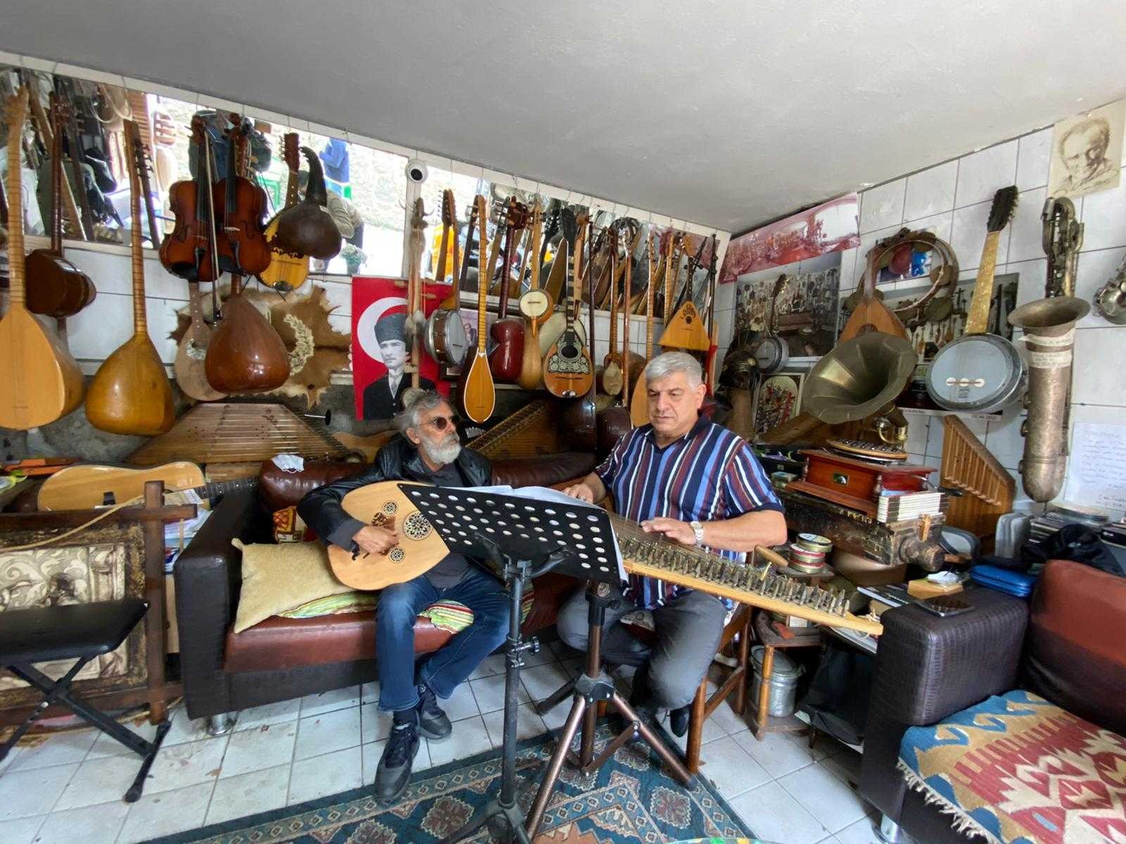 (Özel) 25 yıl önce bir kanunla başlayan müzik merakıyla evini müzeye çevirdi #istanbul