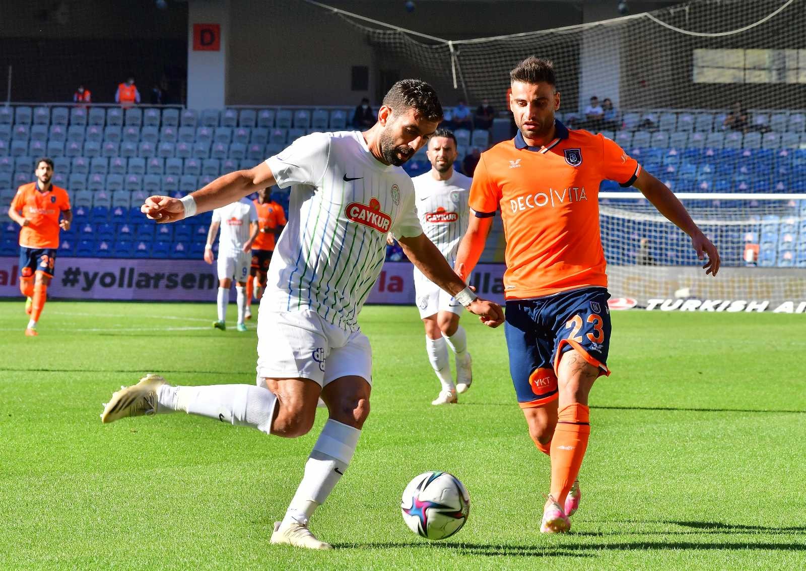 Süper Lig: Medipol Başakşehir: 1 - Çaykur Rizespor: 0 (İlk yarı) #istanbul