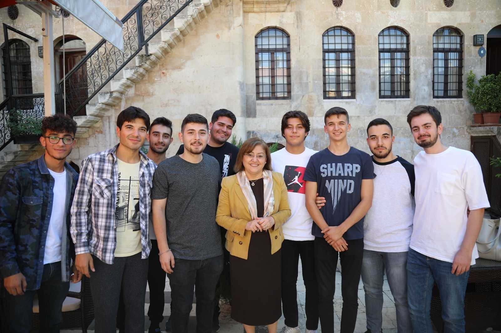 Başkan Şahin konaklama ihtiyacı giderilen öğrencilerle buluştu #gaziantep