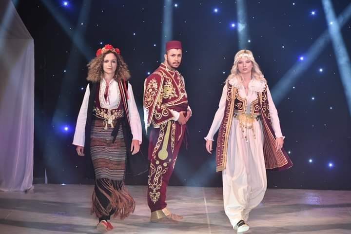 Emine Erdoğan’ın projesinden ilham aldılar, Rumeli kıyafetlerinden defile gerçekleştirdiler #edirne