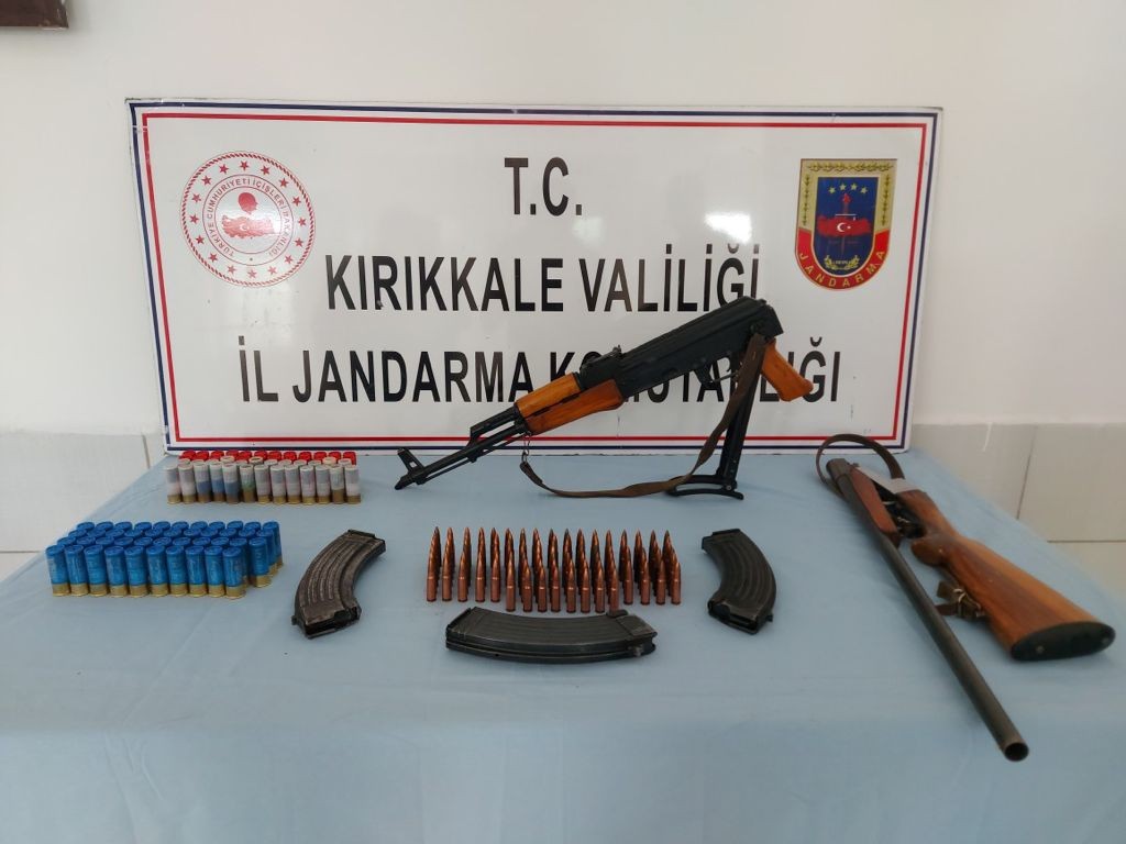 Kırıkkale’de silah kaçakçılarına operasyon: 3 gözaltı #kirikkale