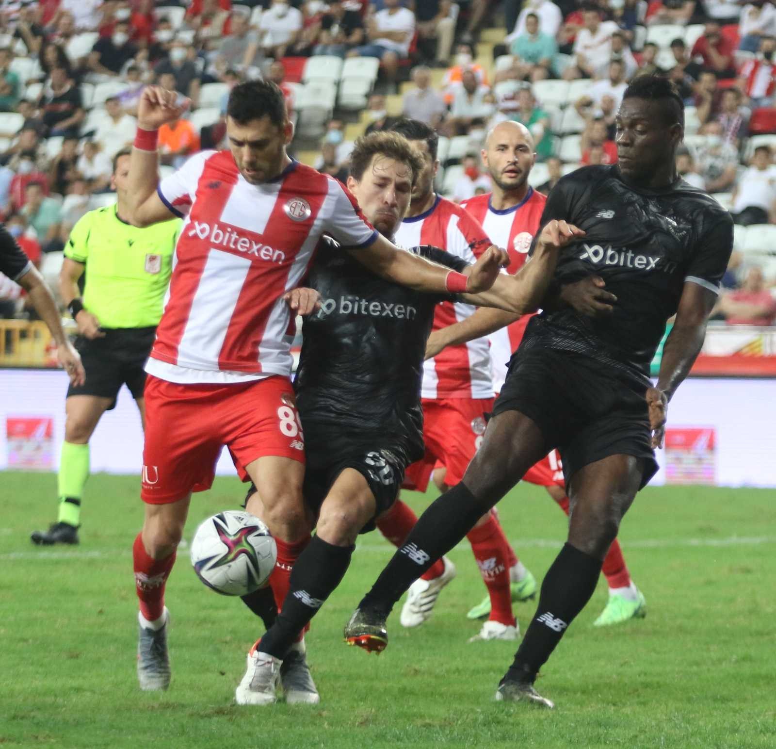 Süper Lig: FT Antalyaspor: 0 - Adana Demirspor: 1 (İlk yarı) #antalya