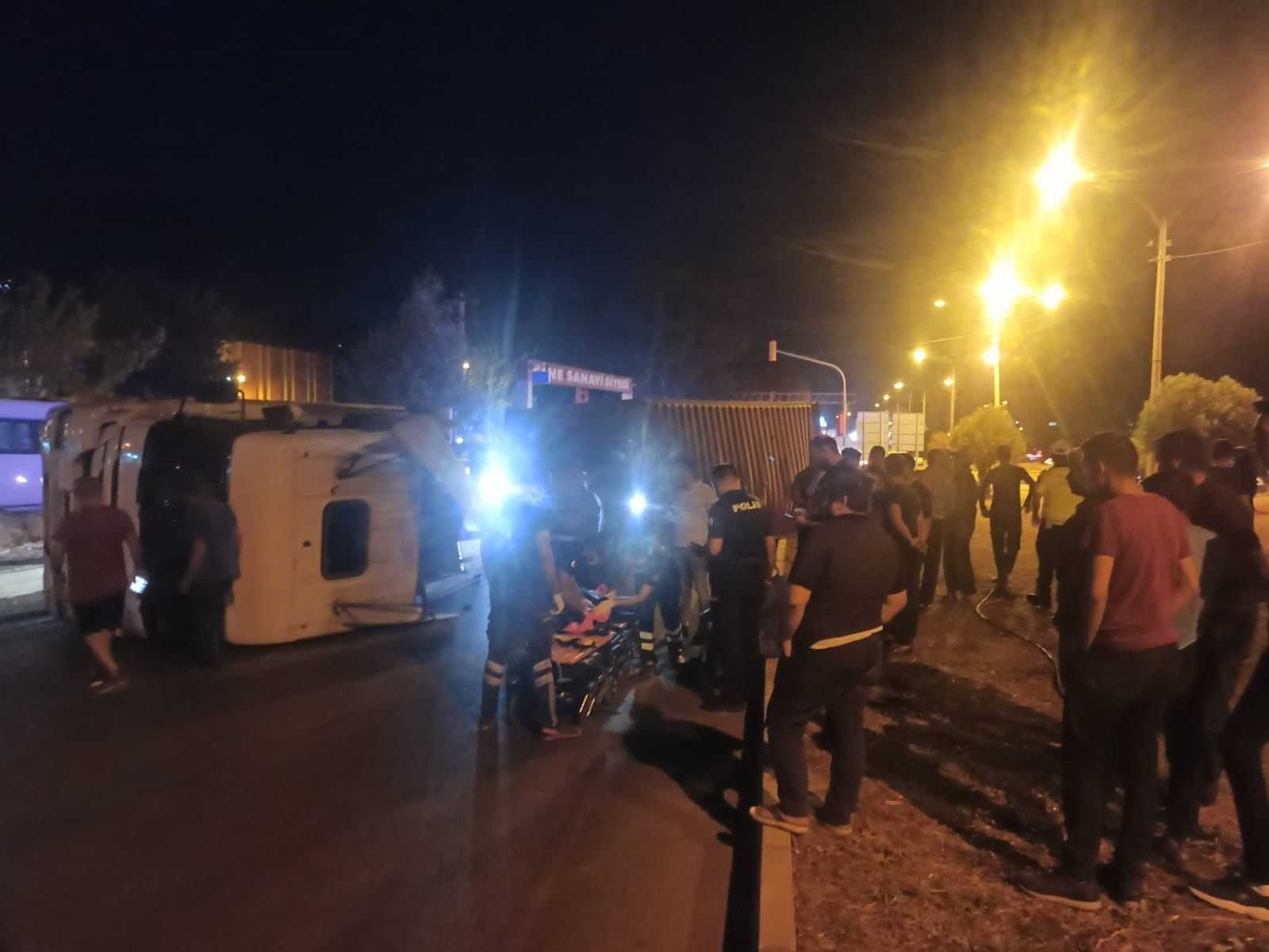 Çine’de devrilen tırın sürücüsü yaralandı #aydin