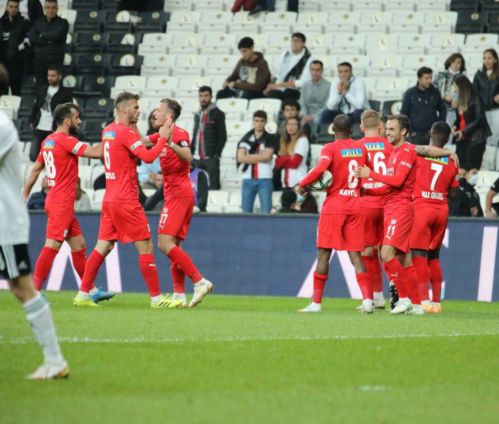 Sivasspor’da futbolculara 4 gün izin verildi #sivas