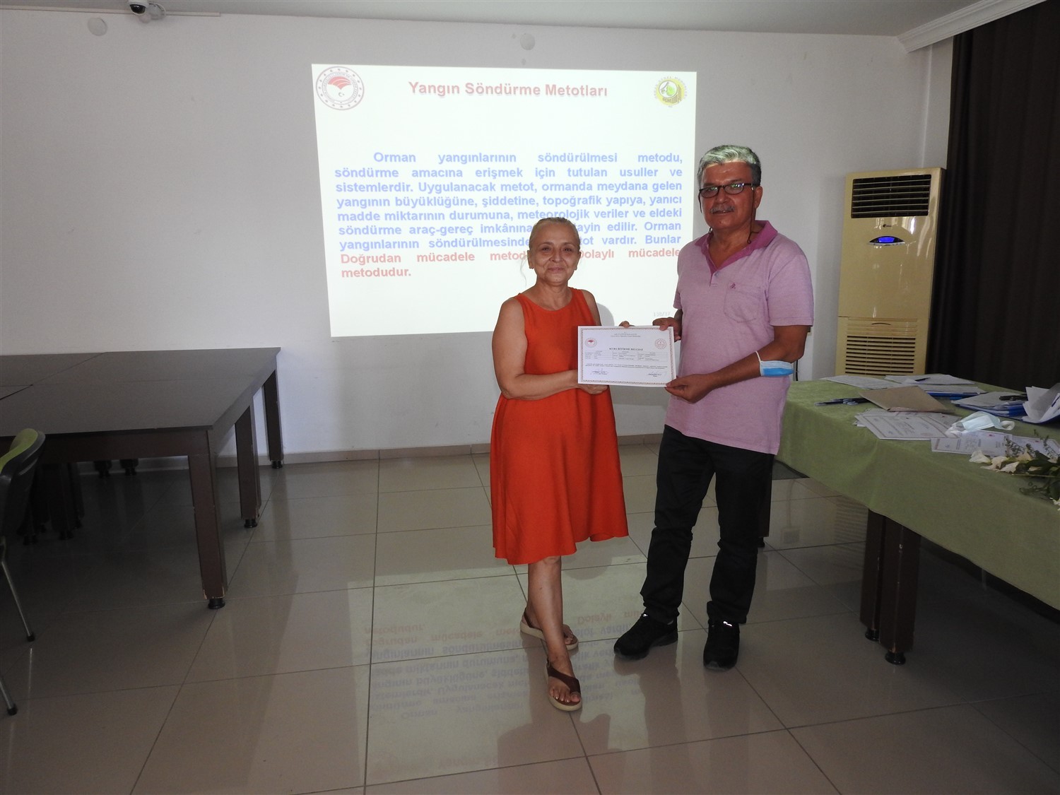 Eğitim alan orman gönüllülerine sertifikaları verildi