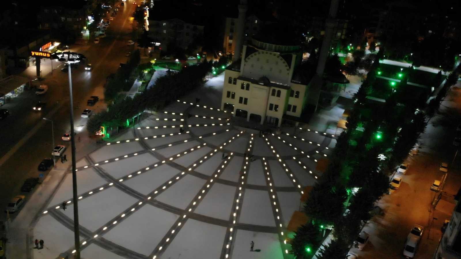 Pursaklar’da Hicret Cami Meydanı artık ışıl ışıl #ankara