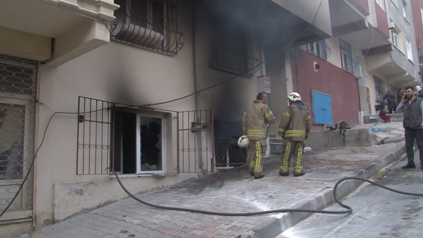 Arnavutköy’de bir apartman dairesinde yangın çıktı #istanbul