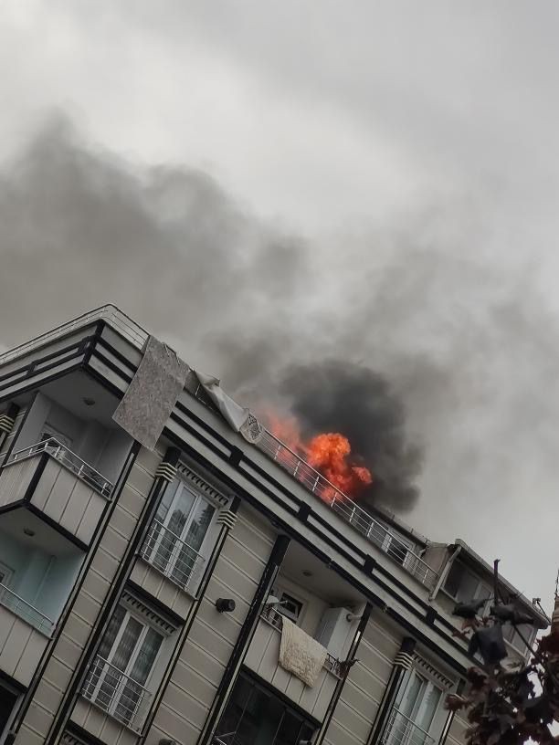 Esenyurt’ta şarja takılan cep telefonu patladı, yangın çıktı #istanbul