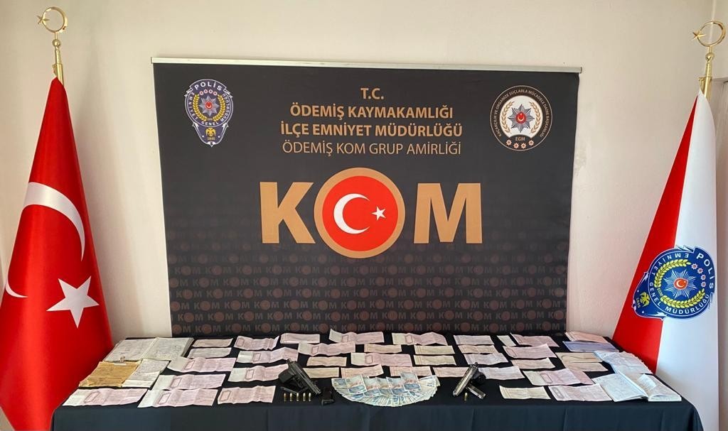 İzmir’de tefeci operasyonu: 2 gözaltı #izmir