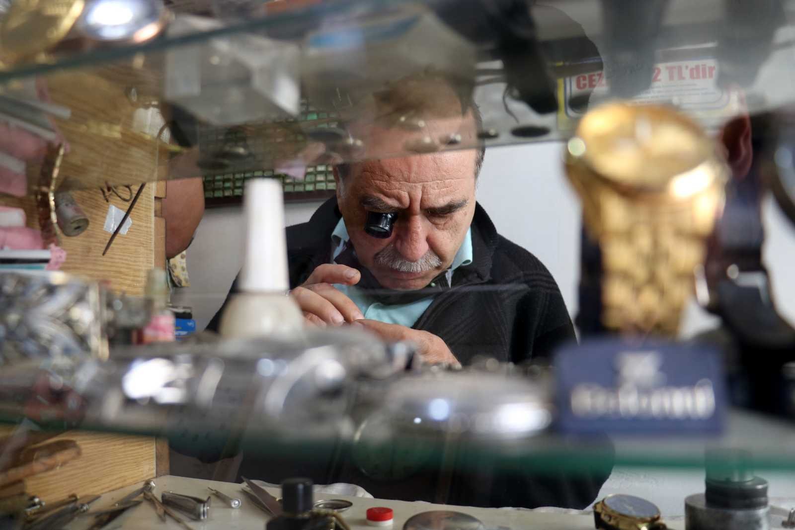 Zamana ayar çeken adam, akıllı teknolojilere yeniliyor #sivas