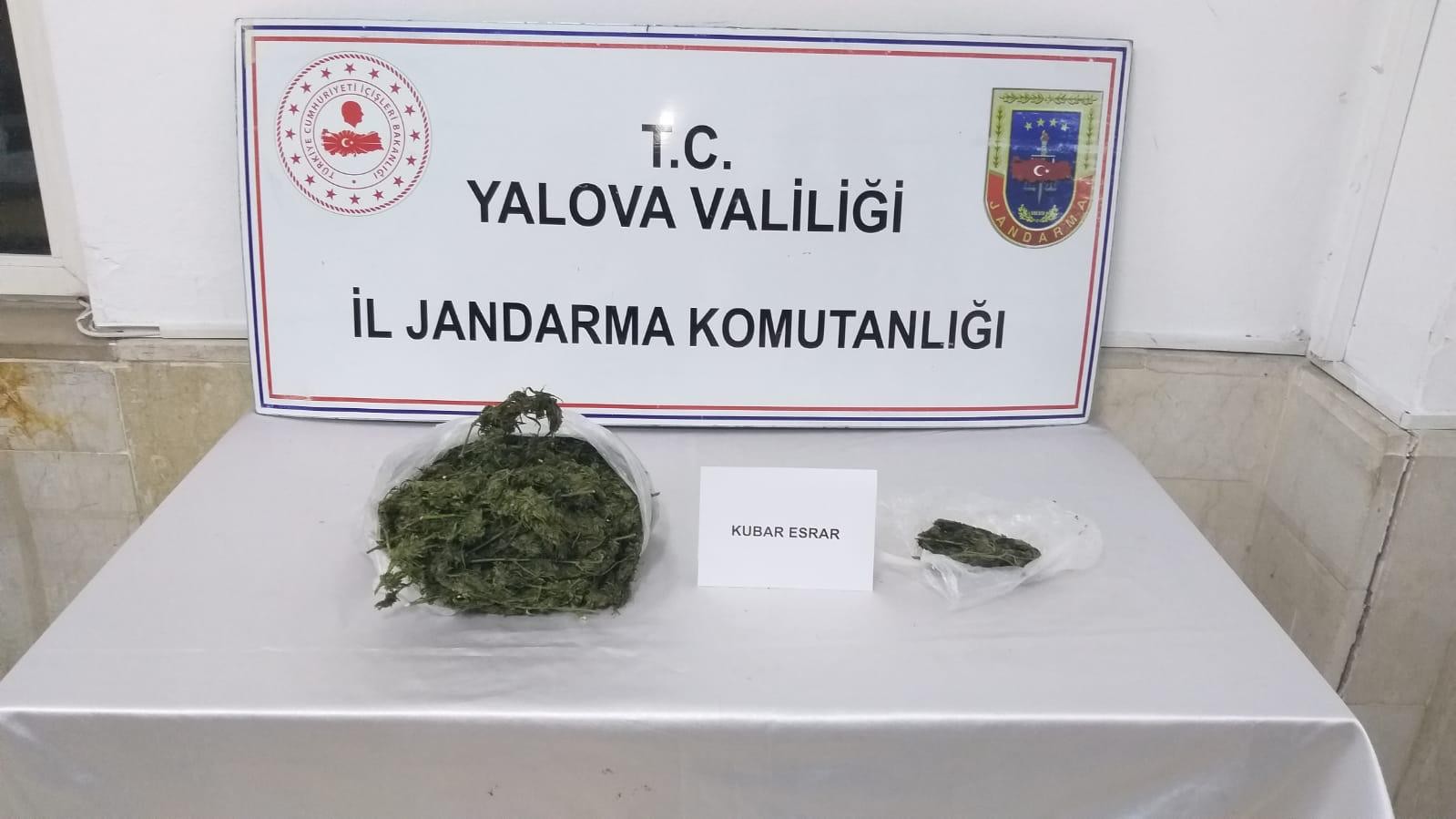 Yalova’da bir kişinin üzerinden 980 gram esrar çıktı #yalova