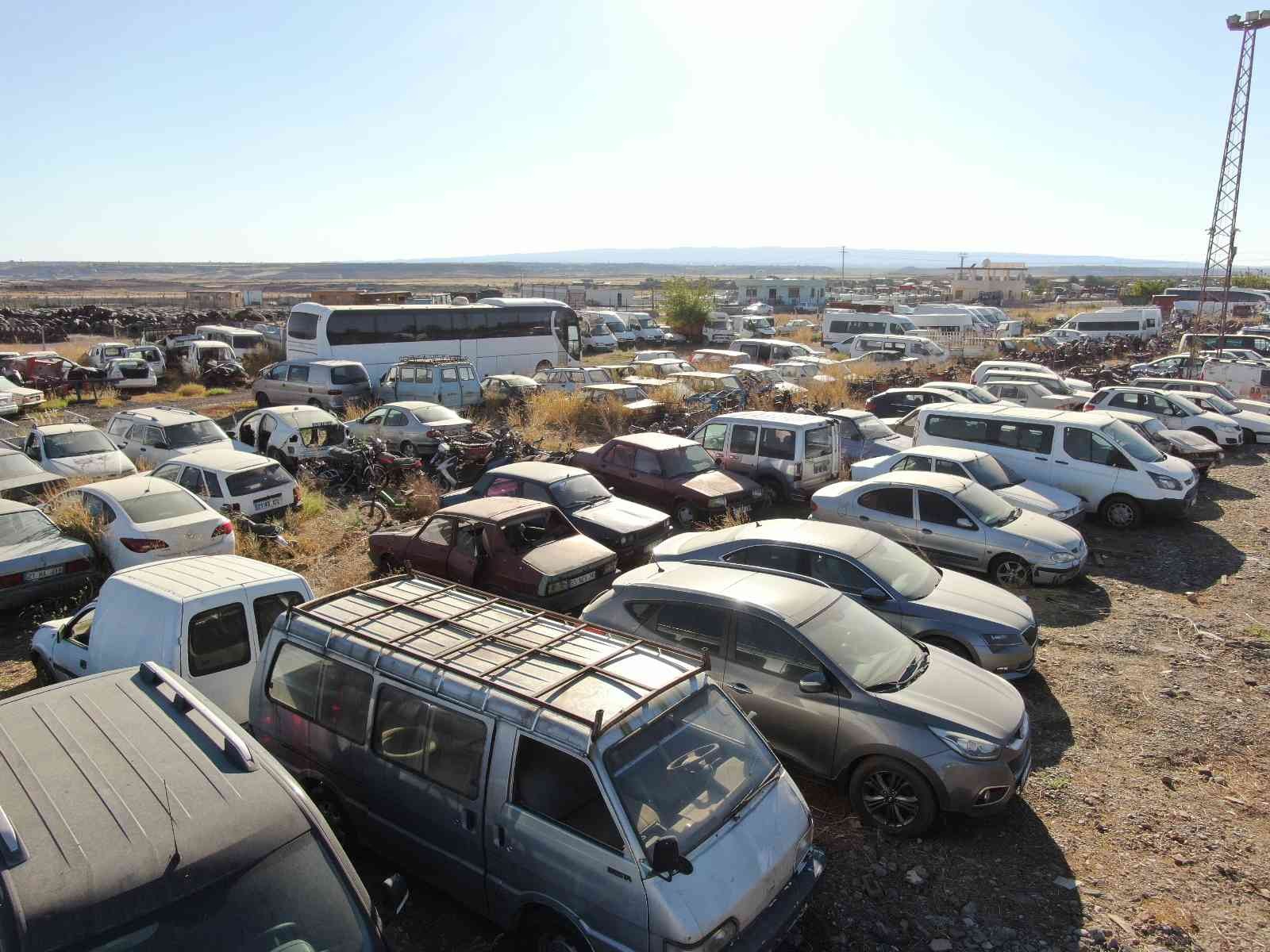 Milyonlarca TL değerinde araçlar toprağa gömülüyor #diyarbakir