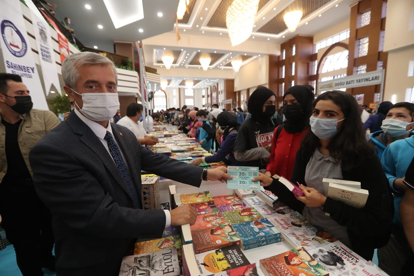 Şahinbey Belediyesi’nden 50 bin öğrenciye 80 TL değerinde kitap hediye çeki #gaziantep