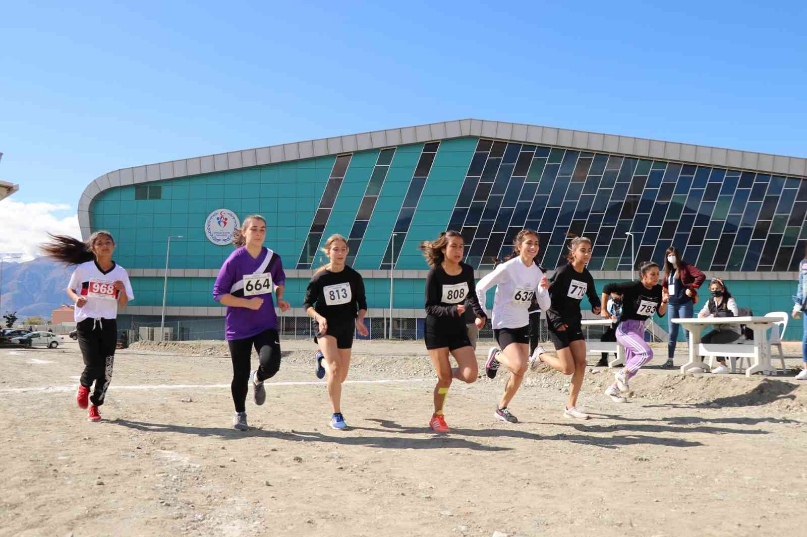 Erzincan’da “Amatör Spor Haftası atletizm yarışmaları