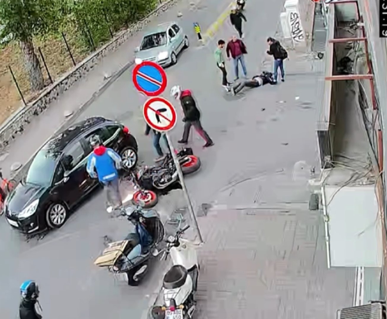 (Özel) Kadıköy’ün ‘ölüm sokağı’ tehlike saçıyor #istanbul