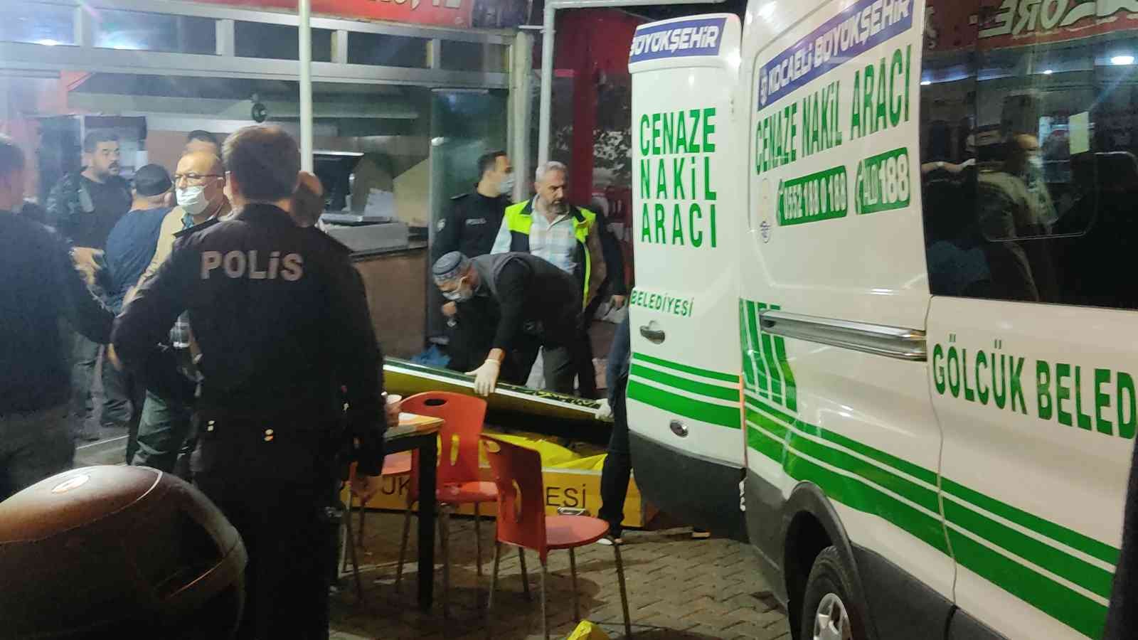 Kahvehaneden beraber çıktığı arkadaşını sokak ortasında tüfekle öldürdü #kocaeli