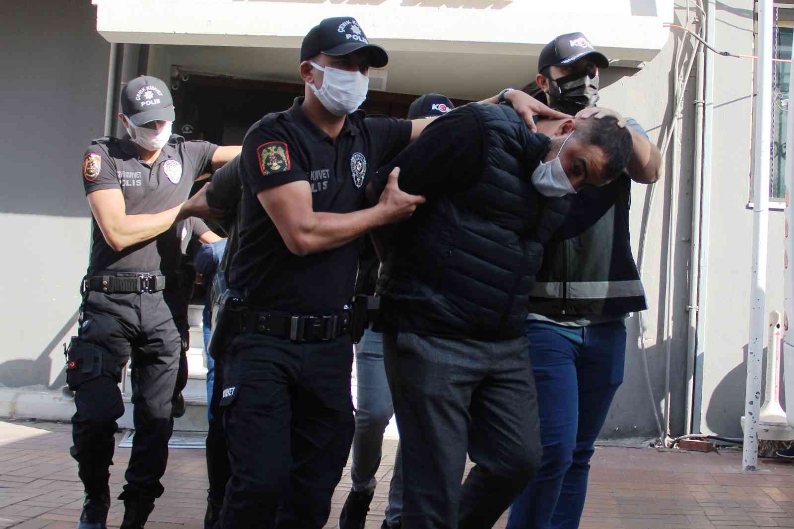 İzmir merkezli çete operasyonunda 34 şüpheli adliyede #izmir