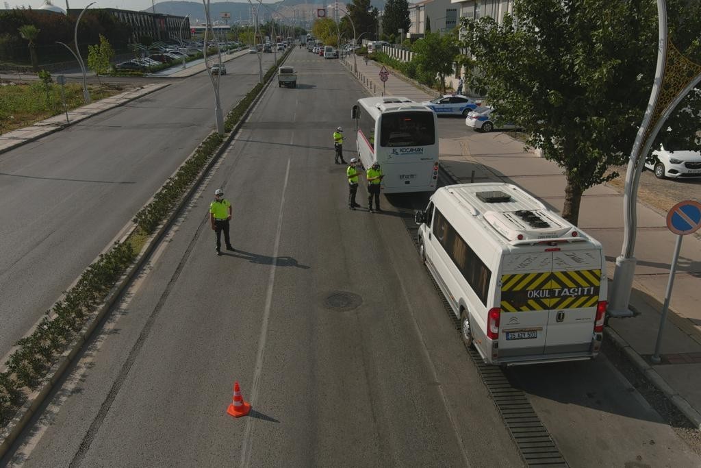 Aliağa’da drone destekli trafik denetimi: 25 sürücüye ceza #izmir
