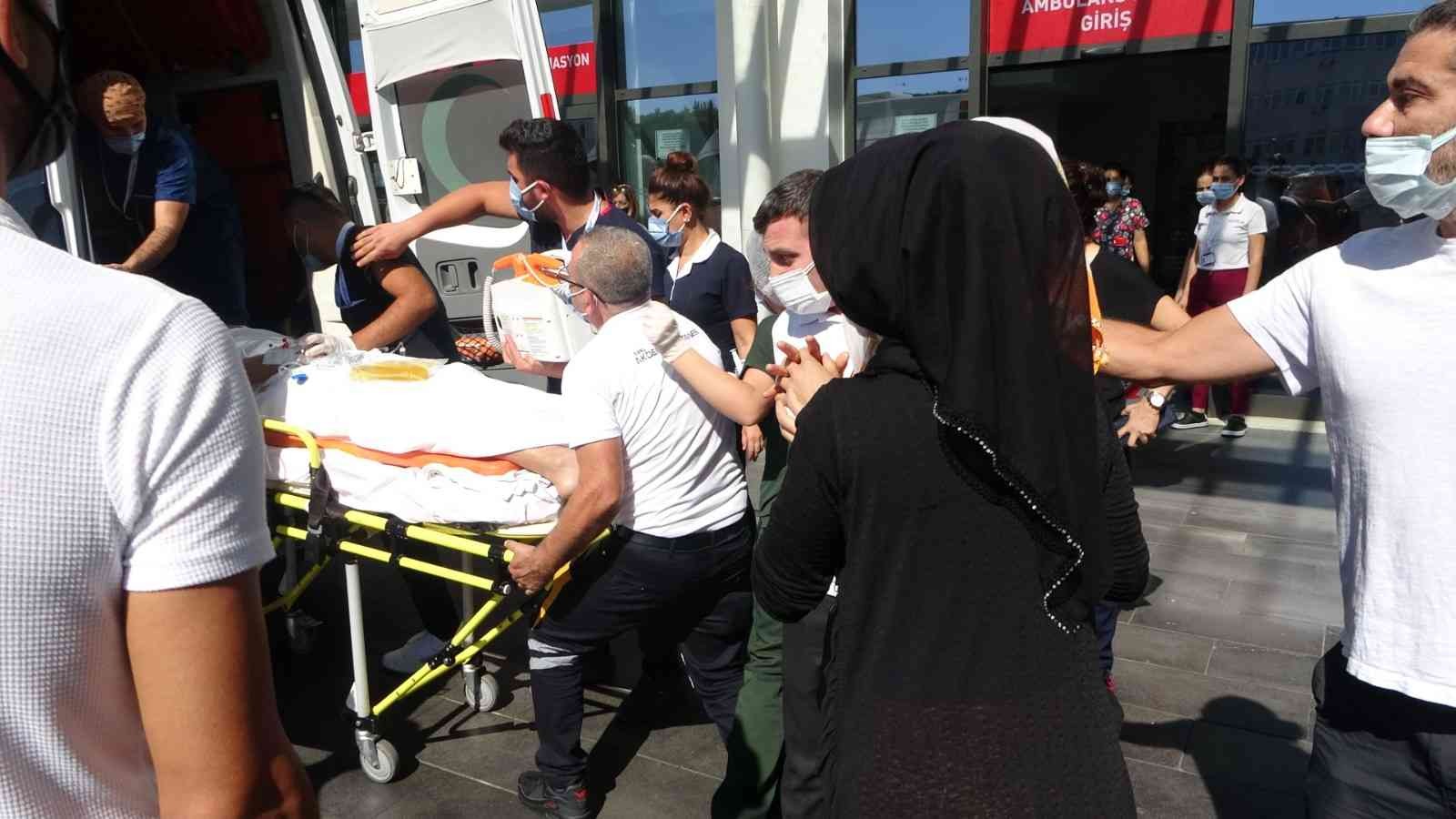 Trafik kazasında yaralanan öğrenci hastanede yaşam mücadelesi veriyor #antalya