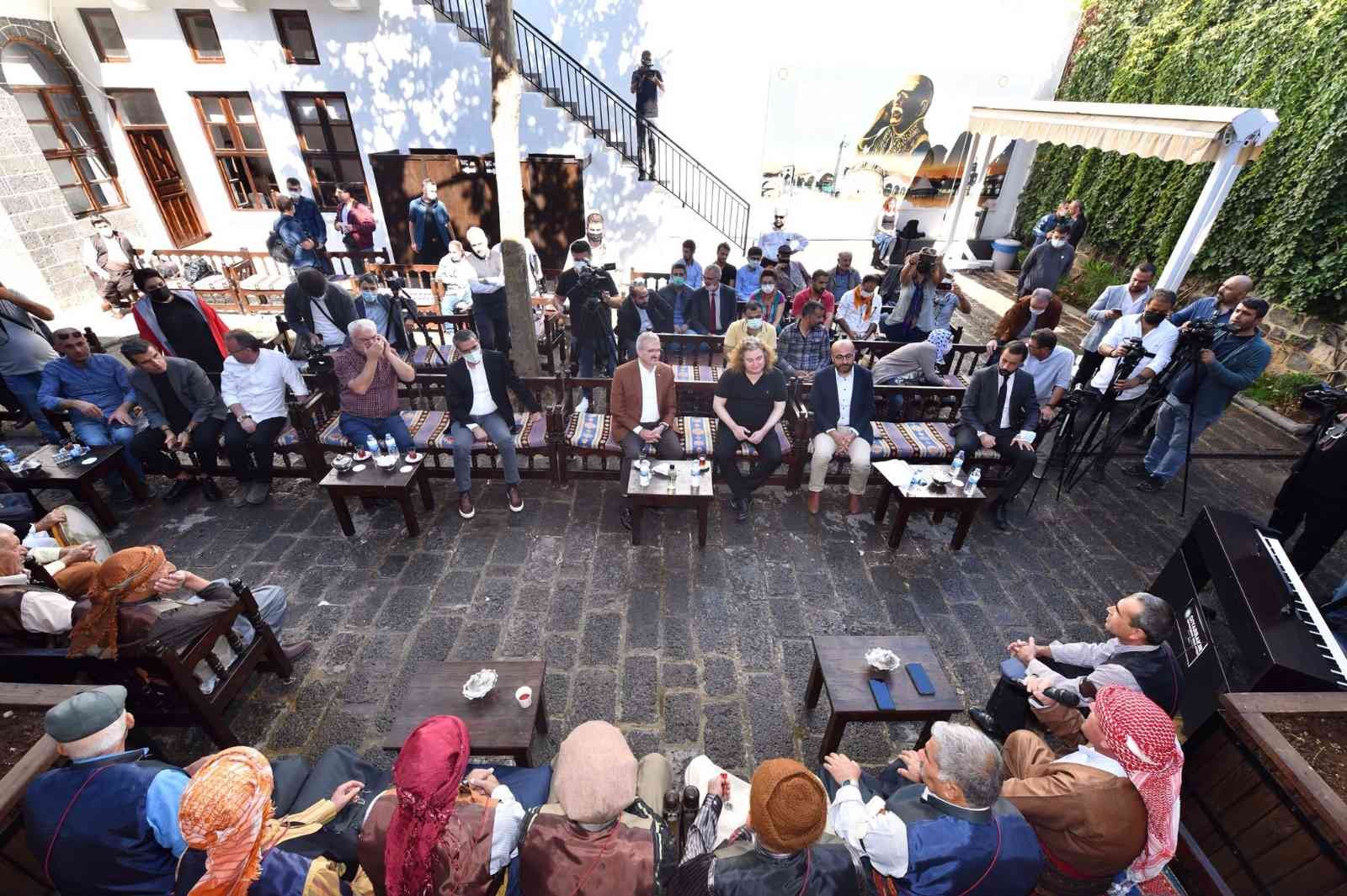 Piyano ile Kürtçe uzun hava Diyarbakır’da buluştu #diyarbakir
