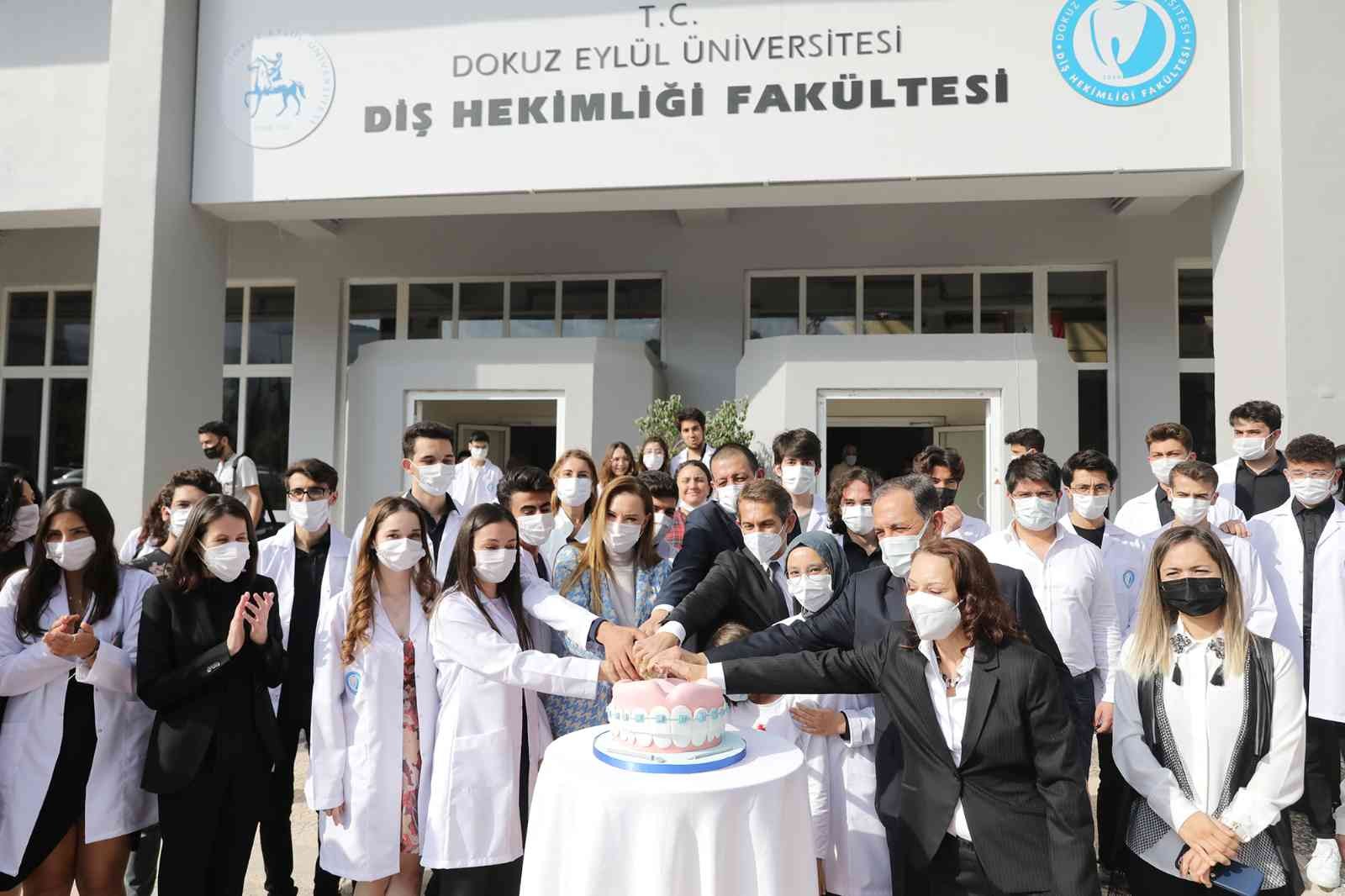 DEÜ Diş Hekimliği Fakültesi ilk öğrencilerine kavuştu #izmir
