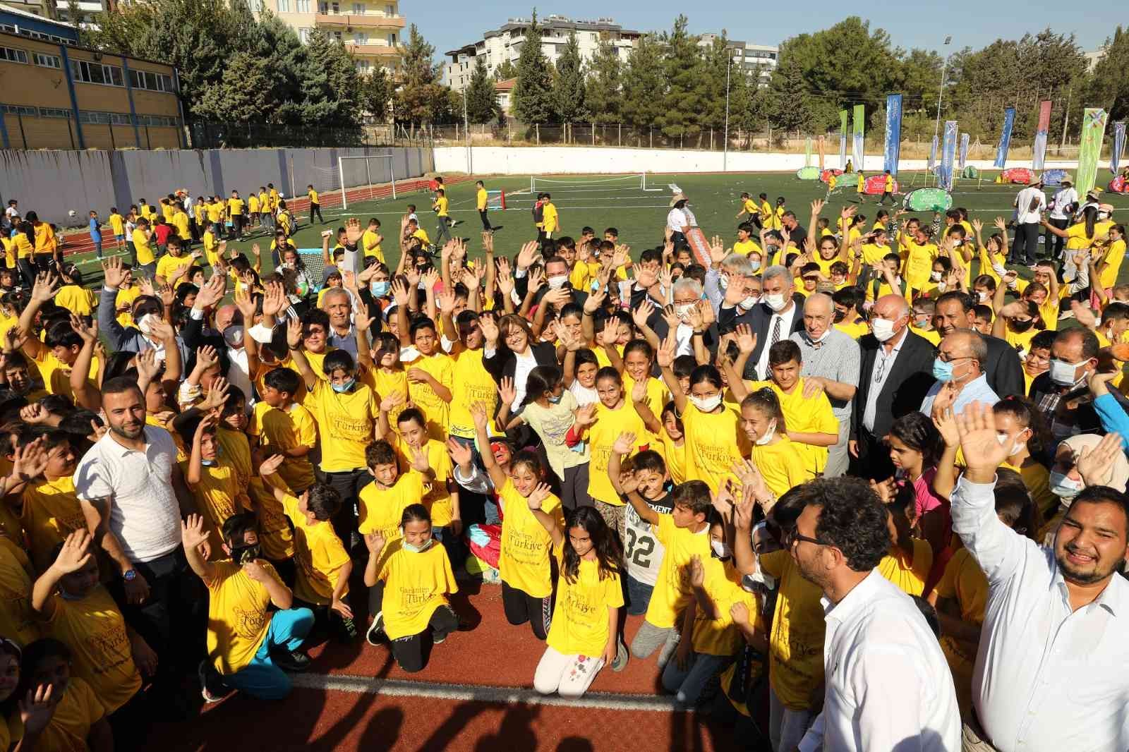 Gaziantep Büyükşehir ilçe spor şenliklerinin startını Nurdağı’nda verdi #gaziantep