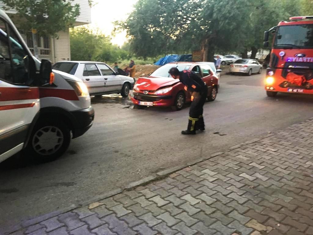 Kahta’da trafik kazası: 2 yaralı #adiyaman