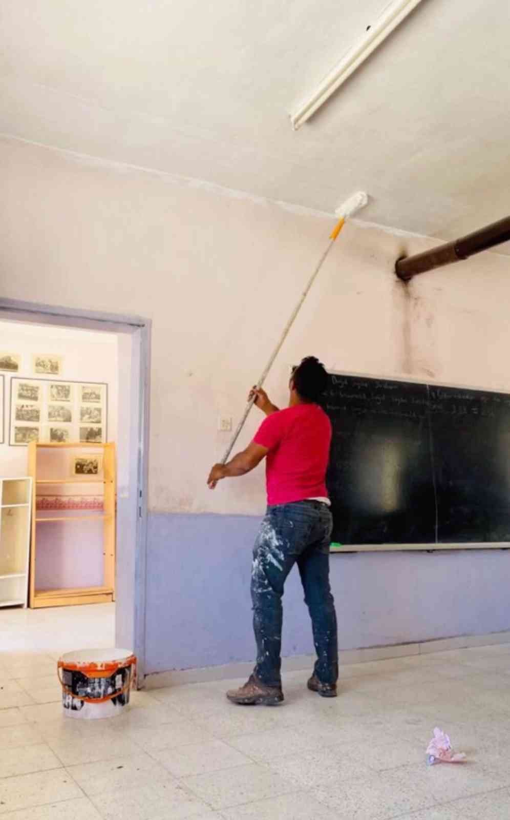 Artuklu 1071 Derneği köy okulundaki çocuklara yardım elini uzatıyor #mardin