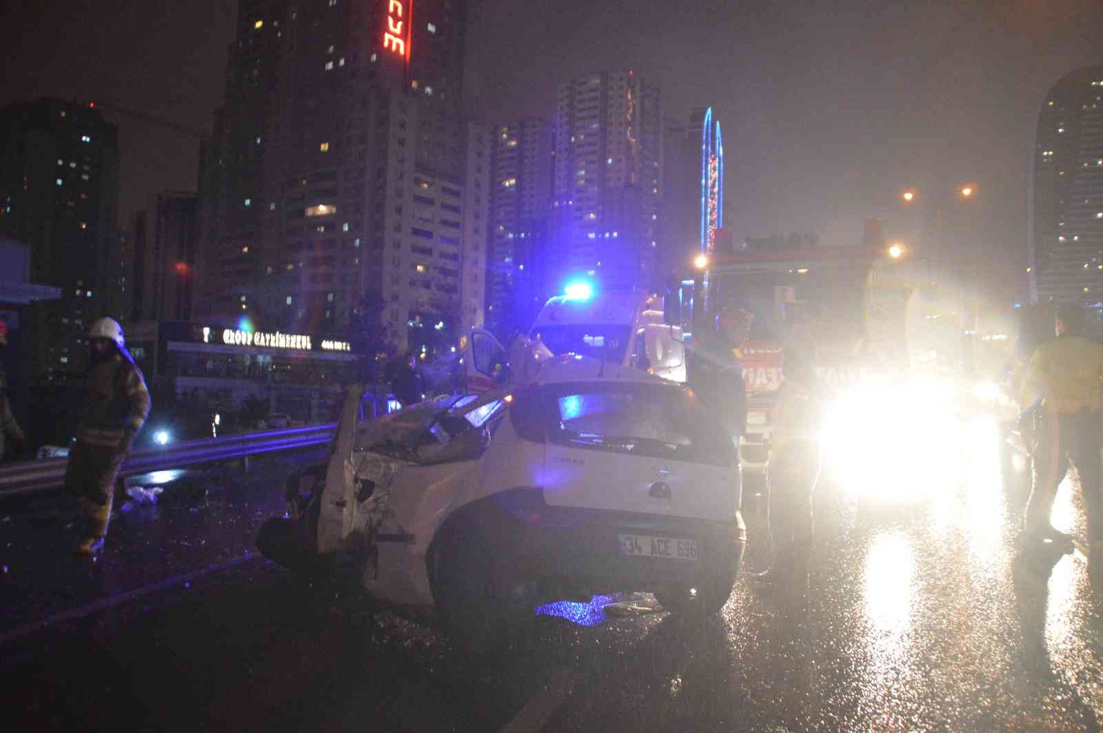 Haramidere bağlantı yolunda feci kaza: 1 ölü, 1 yaralı #istanbul