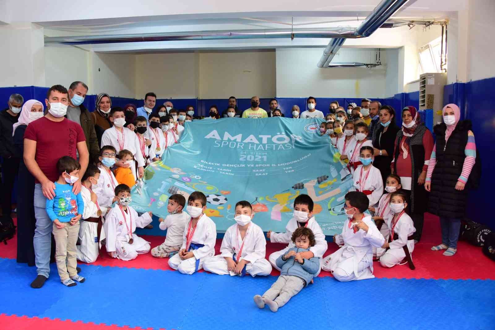 Karate turnuvası şampiyonları madalyalarını aldı #bilecik
