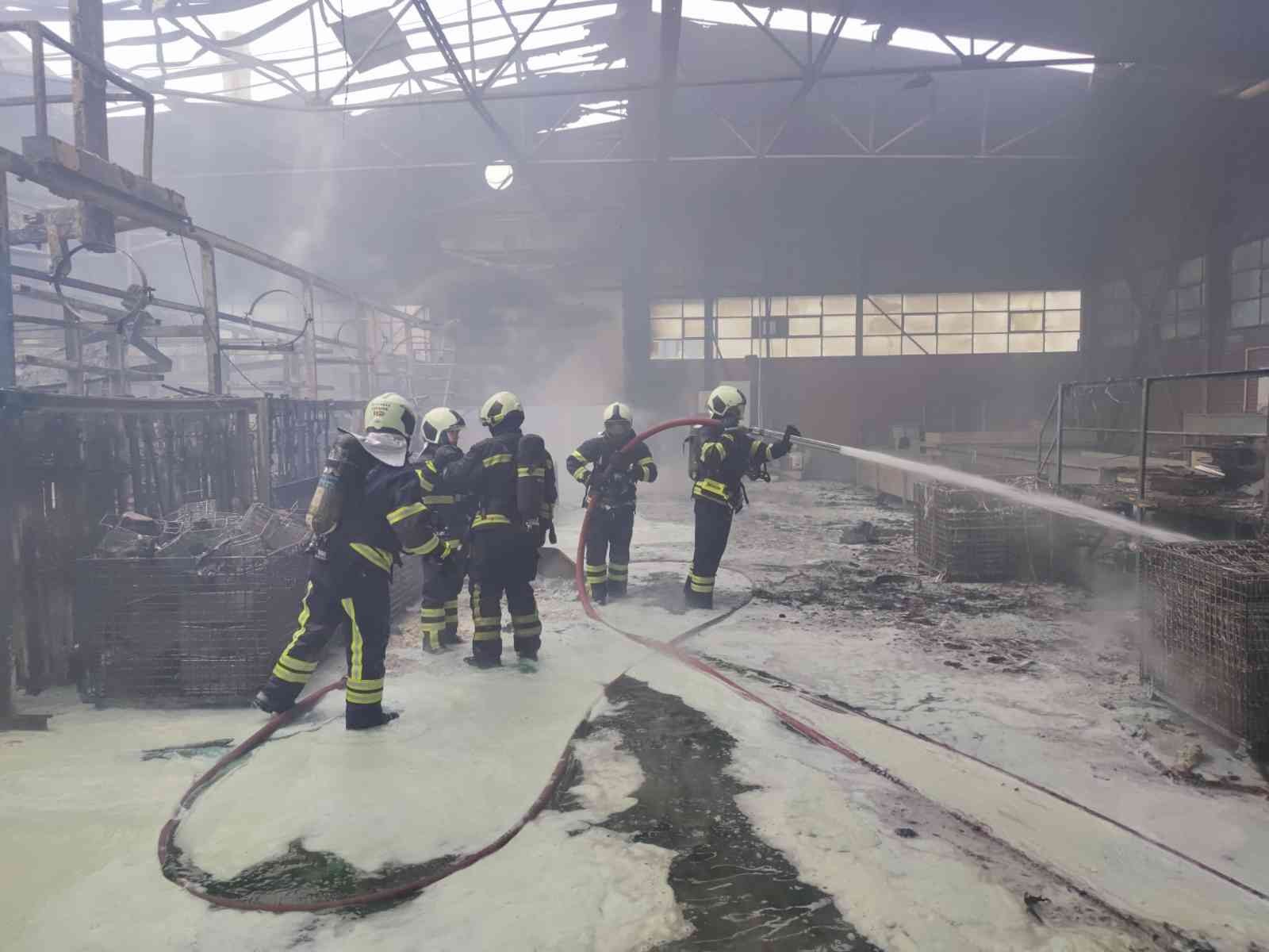 Raf fabrikasındaki yangın korkuttu #kocaeli