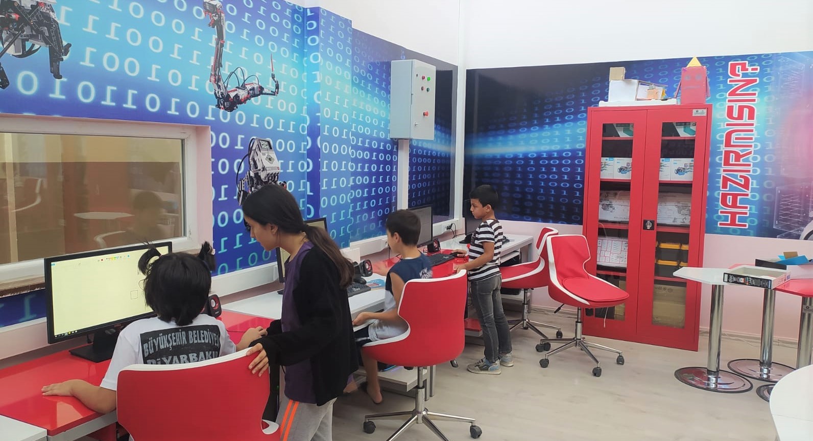 Bilgi Evi öğrencileri robotik kodlama öğreniyor #diyarbakir