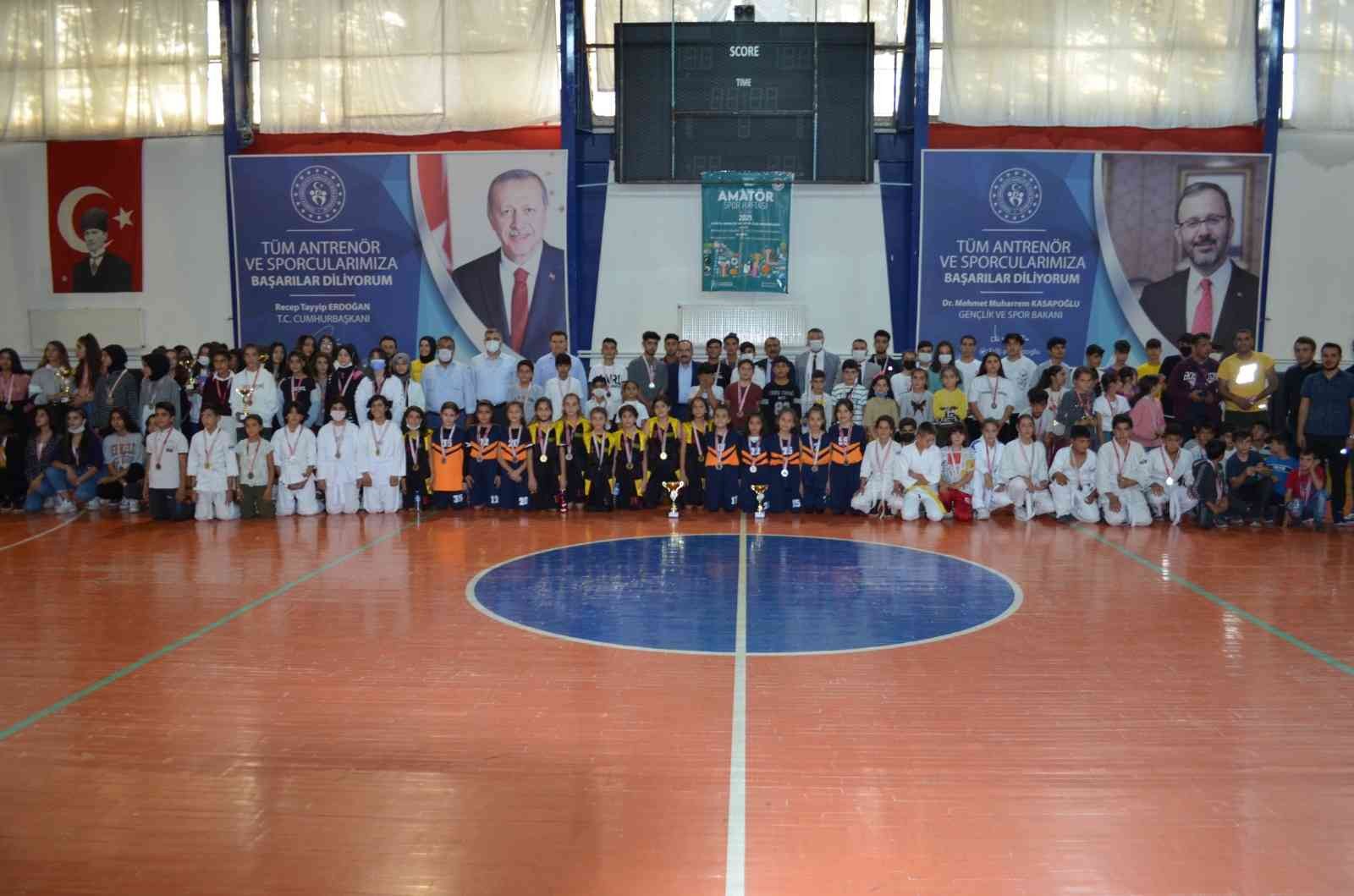 Kahta’da Amatör Spor Haftası kapanış töreni yapıldı. #adiyaman