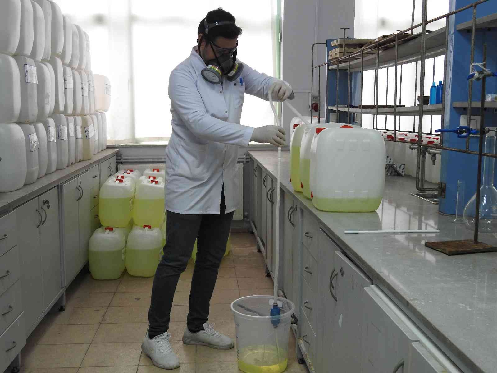 Üniversitede üretilen dezenfektanlar sayesinde 200 milyon lira cepte kaldı #edirne