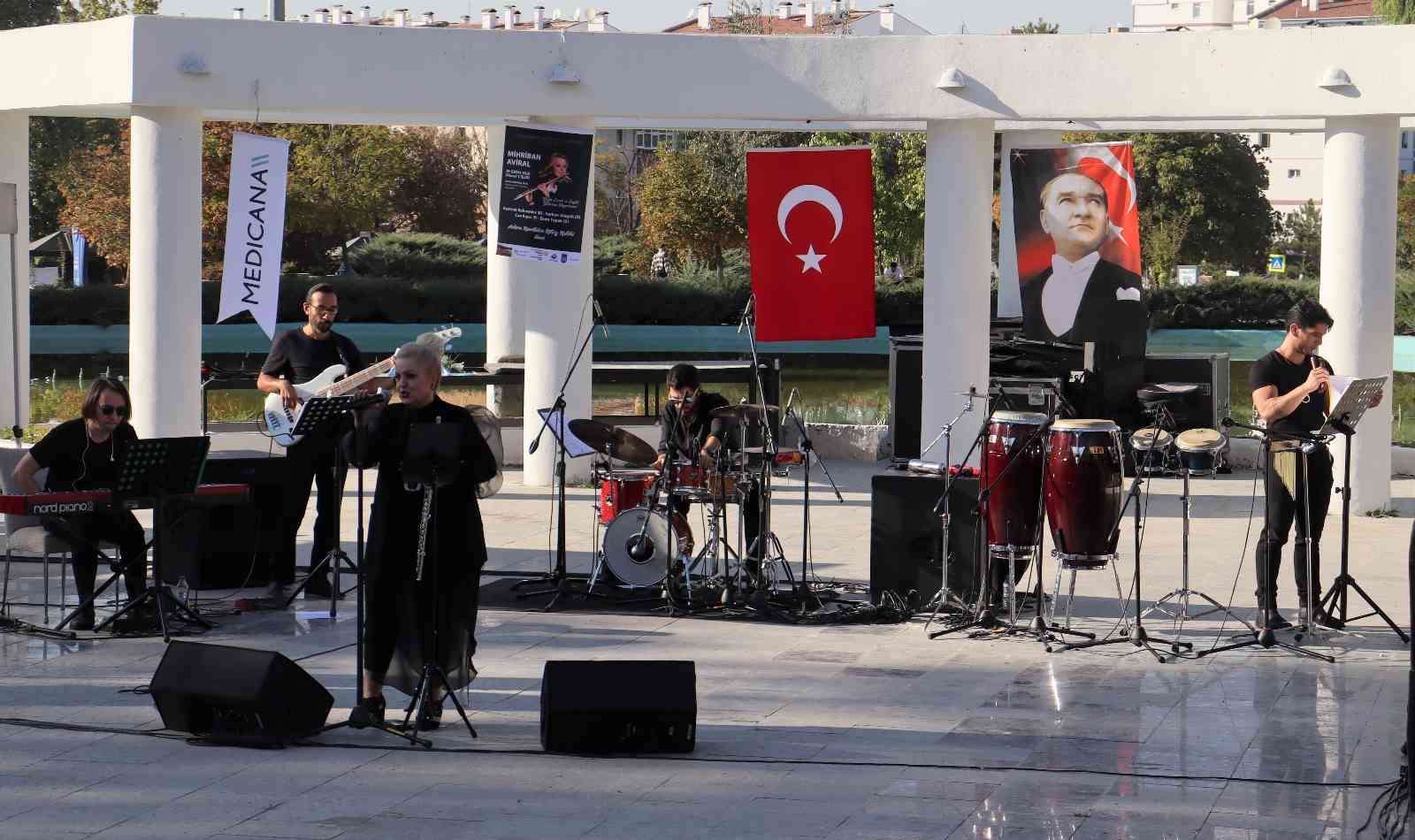 Türkiye’nin ilk ve tek Latin Caz Flüt Virtüözü Mihriban Aviral’den muazzam konser #ankara