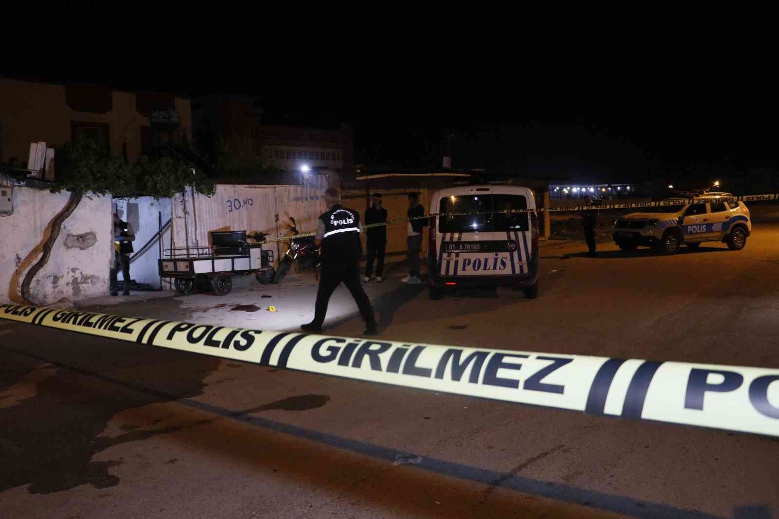 Silahlı kavgada yüzünden pompalı tüfekle vurulan kişi ağır yaralandı #adana