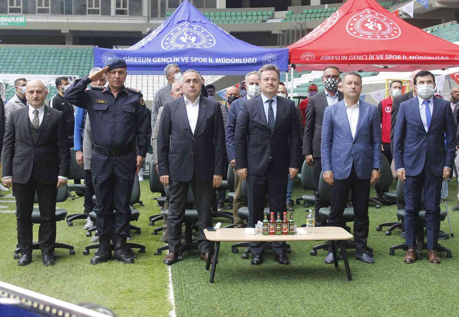 Giresun’da amatör spor kulüplerine malzeme yardımı yapıldı #giresun