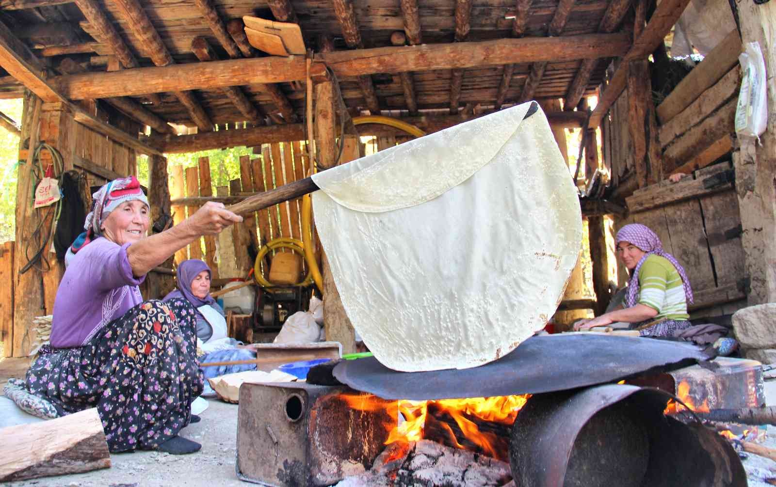 Kahramanmaraşlı kadınların kış ekmeği hazırlığı #kahramanmaras
