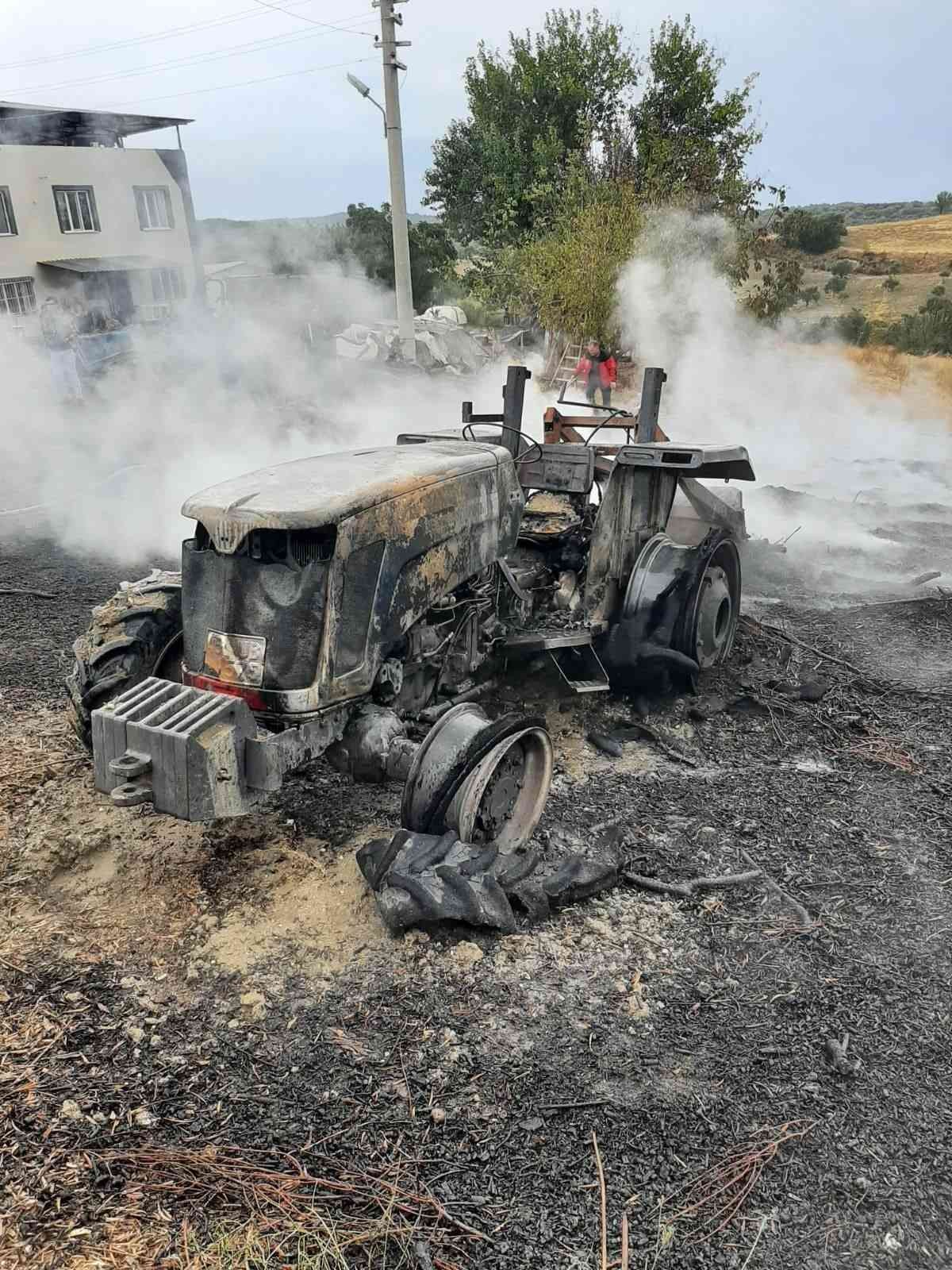Evinin önünde ateş yakmak isterken traktörünü yaktı #manisa
