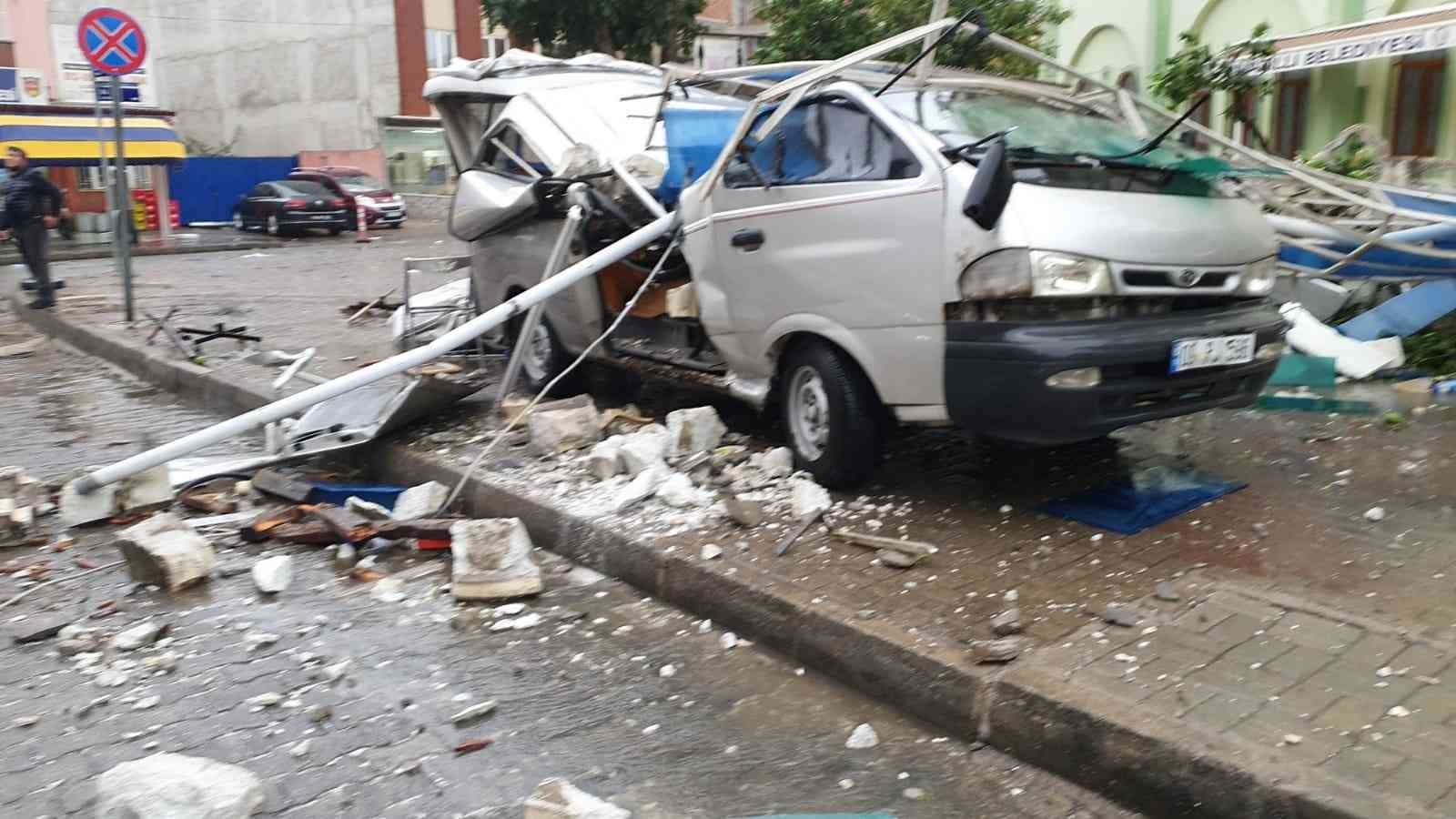 Valilikten, fırtına raporu: 7 kişi yaralandı #aydin