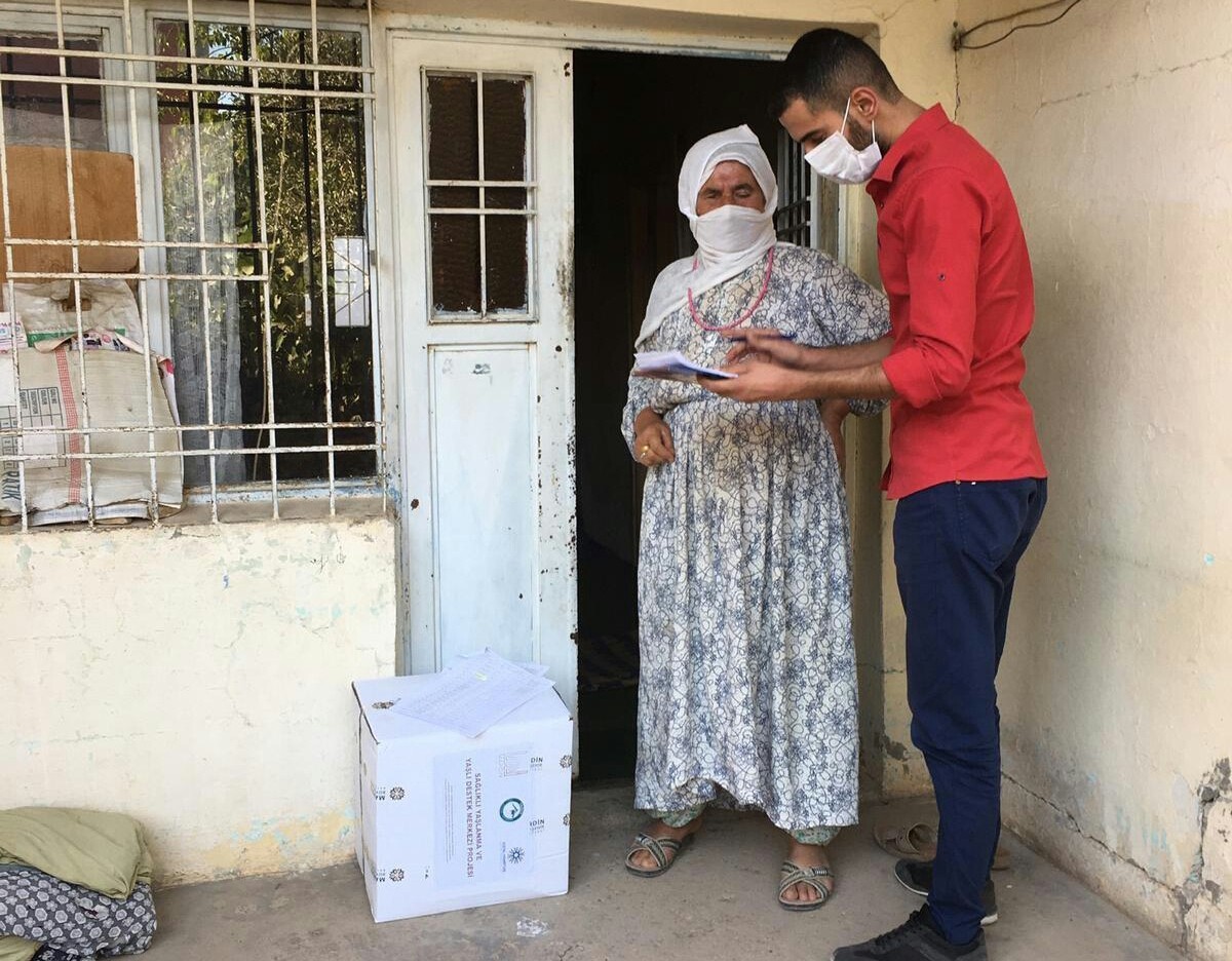 Mardin’de yaşlı vatandaşlara hijyen paketi dağıtıldı #mardin