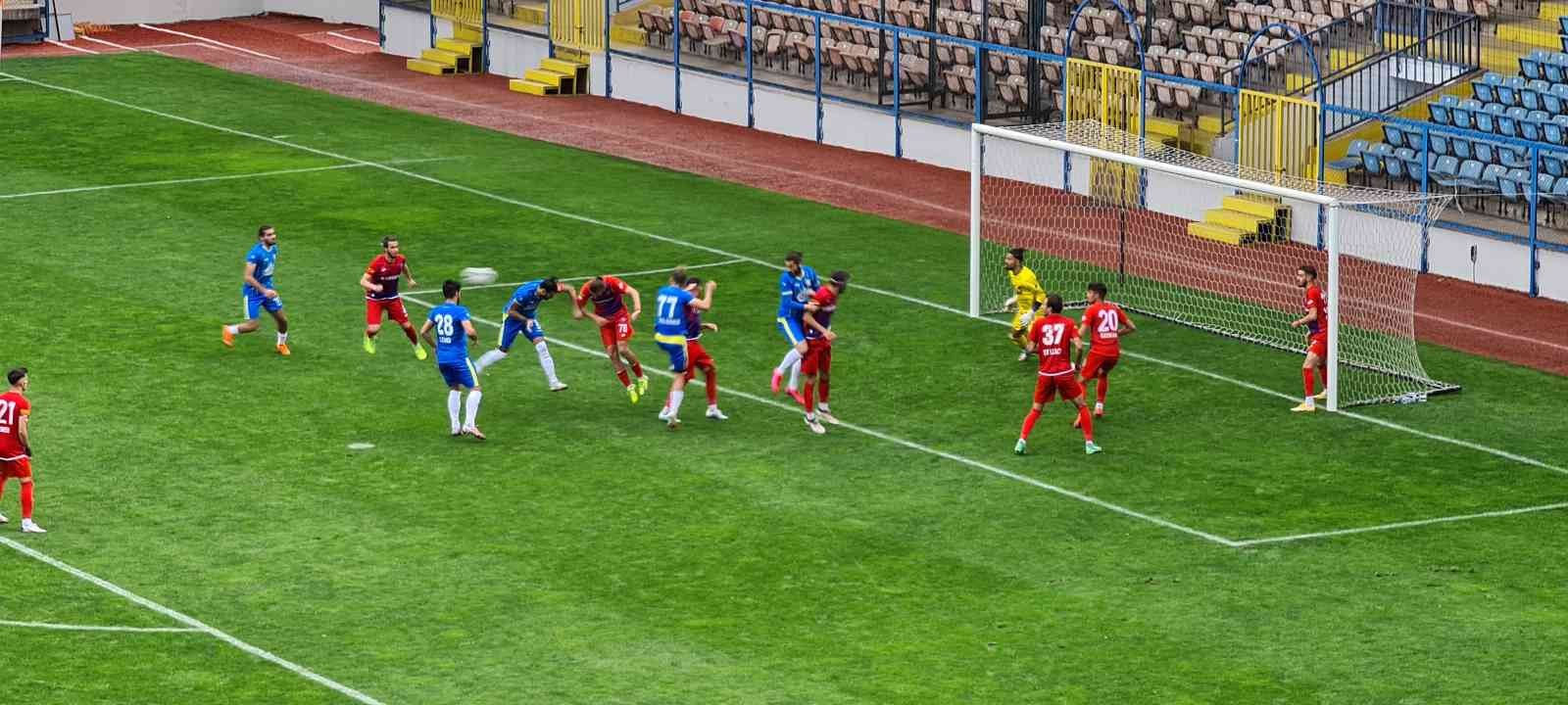 TFF 3. Lig: Kardemir Karabükspor: 0 - Belediye Derincespor: 1 #karabuk