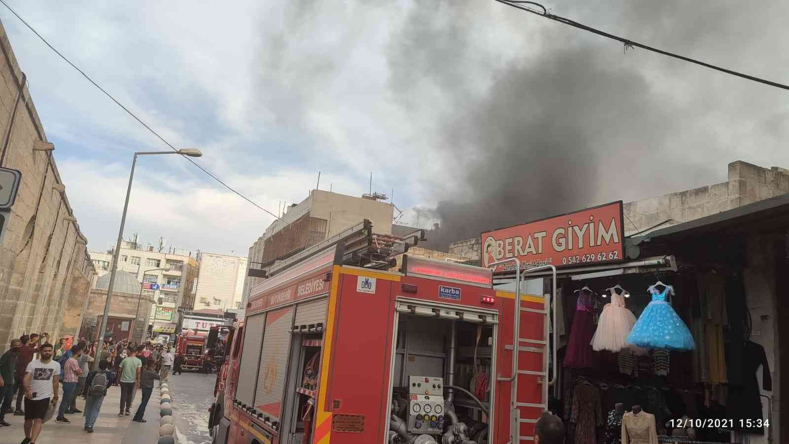 Yangına müdahale eden itfaiye erleri ölümden döndü #sanliurfa