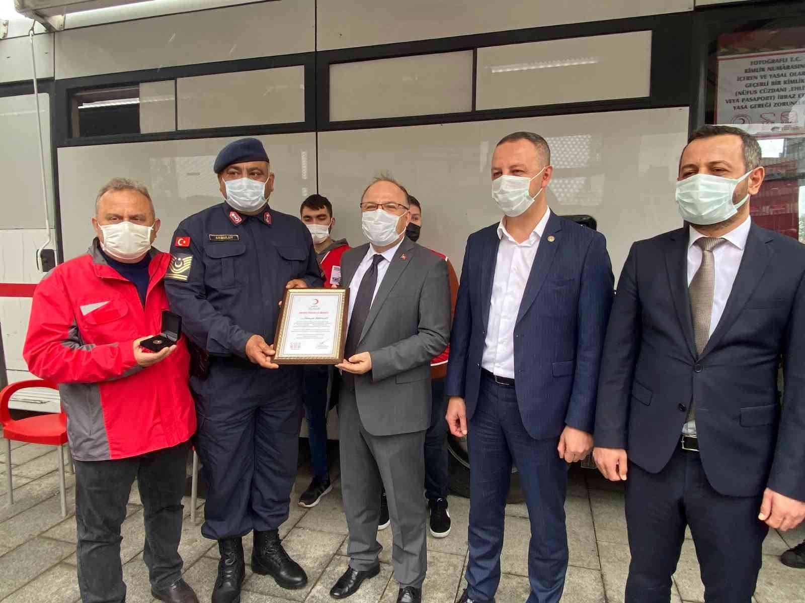 ’Zonguldak’ın Kanında Hayat Var’ sloganıyla vatandaşlara kan bağışı çağrısı yaptılar #zonguldak