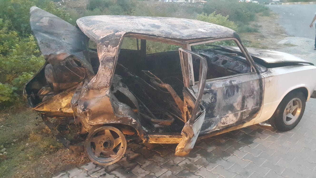 Söke’de üç aracın karıştığı kazada, bir otomobil alevlere teslim oldu #aydin